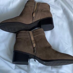 Gianni Bernini memory foam tan/brown booties